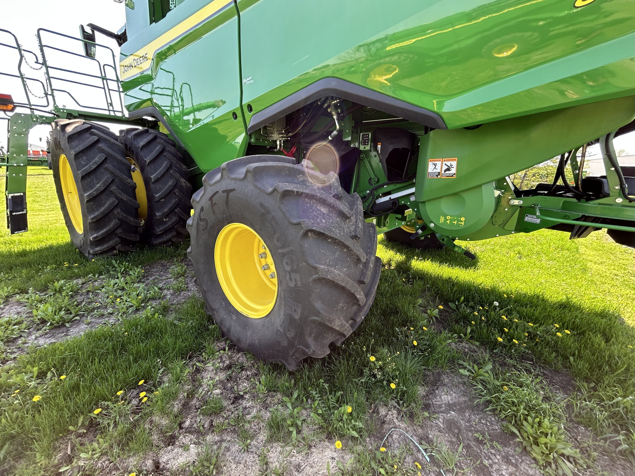  2025 John Deere S7 800 at Heritage Tractor in Galesburg, IL
