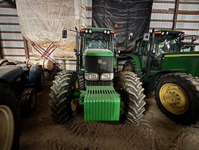 2005 John Deere 7520 Image 3
