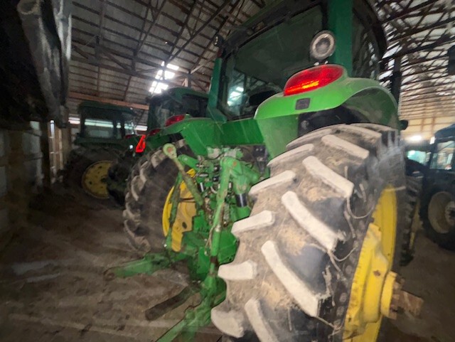2005 John Deere 7520 Image 5