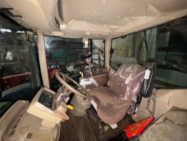 2005 John Deere 7520 Image 2