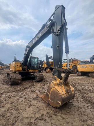 2019 John Deere 210G LC