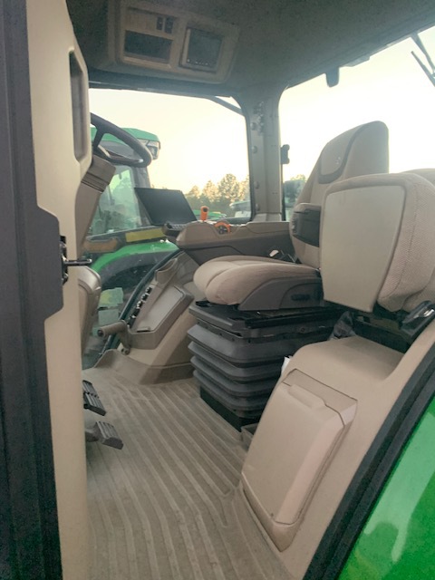 2024 John Deere 8R 250 Image 7