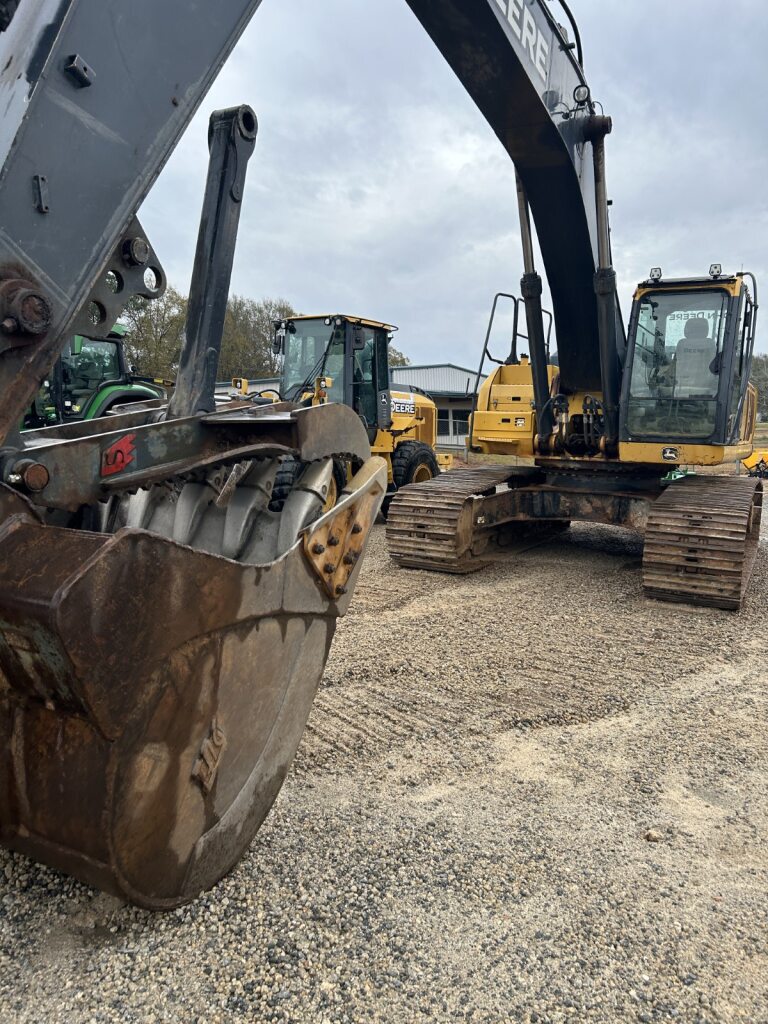 2017 John Deere 350G LC Image 2