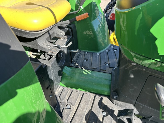 2024 John Deere 4044M (4th thumbnail)