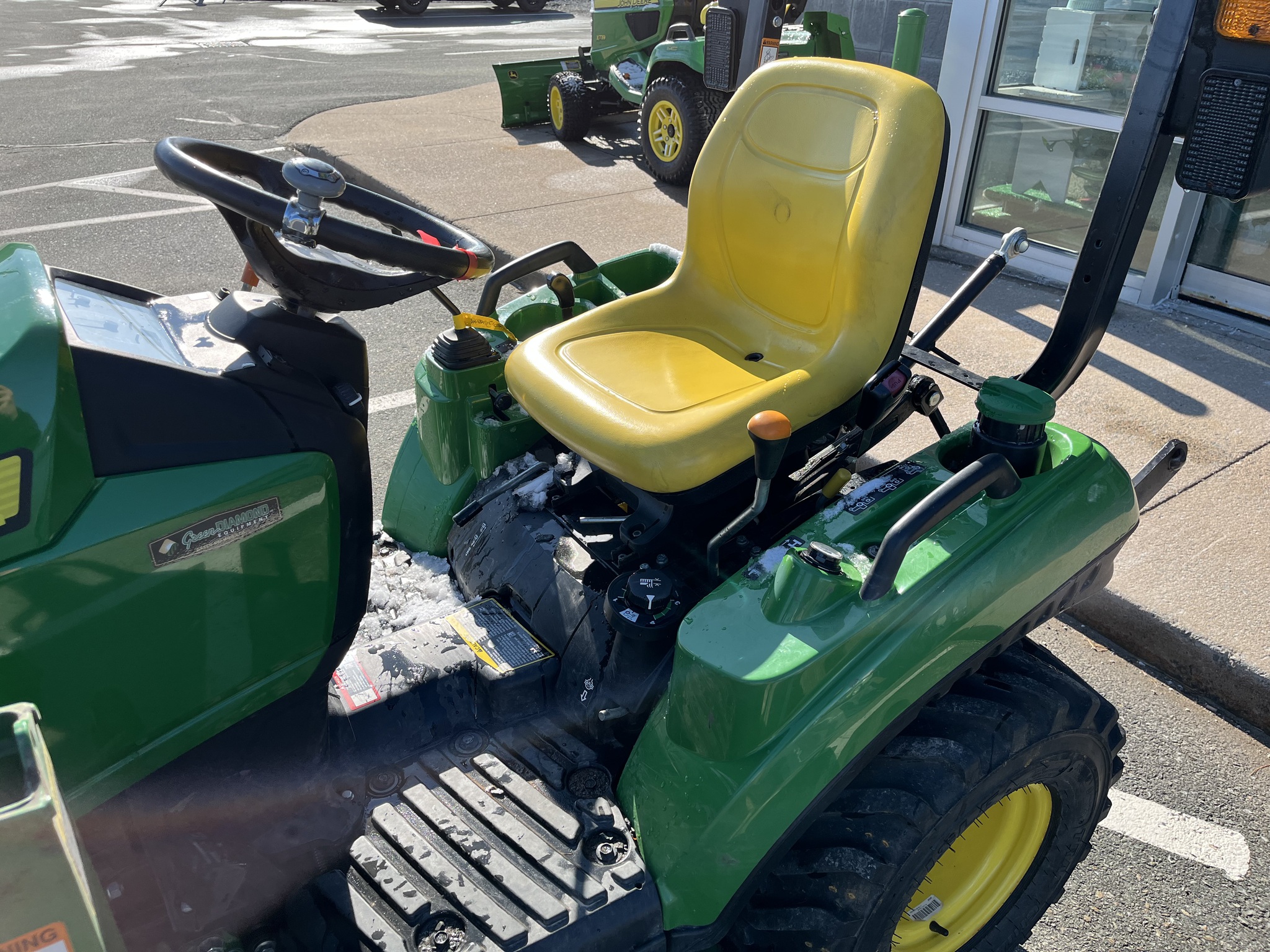2021 John Deere 1023E Image 10