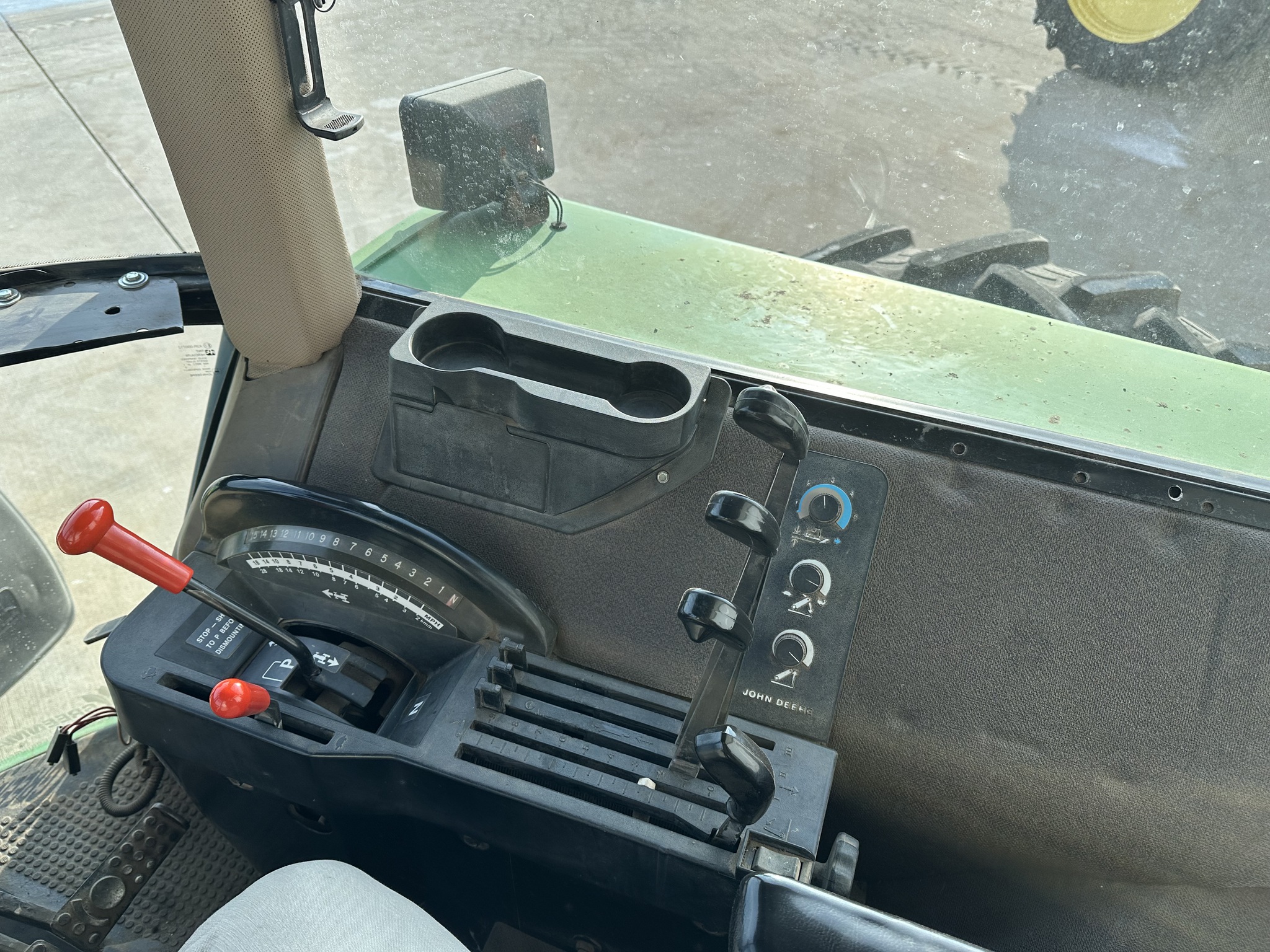1992 John Deere 4960 Image 11