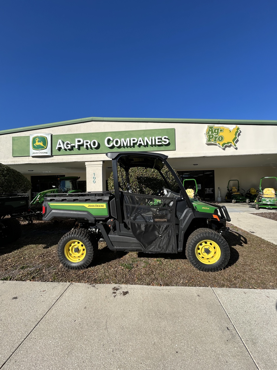 2026 John Deere XUV 845M Image 3