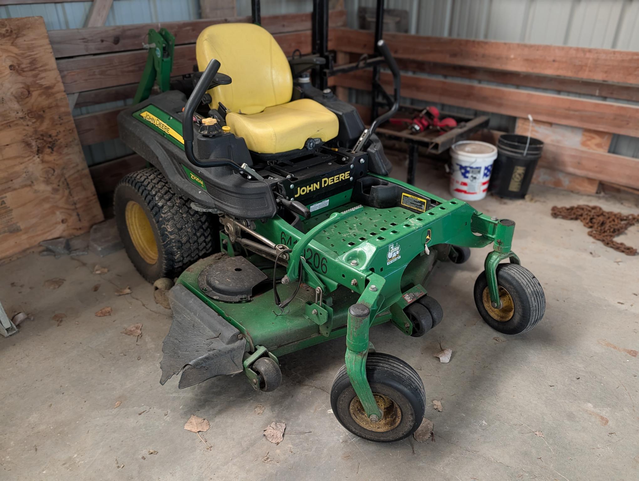 2013 John Deere Z925M Image 2