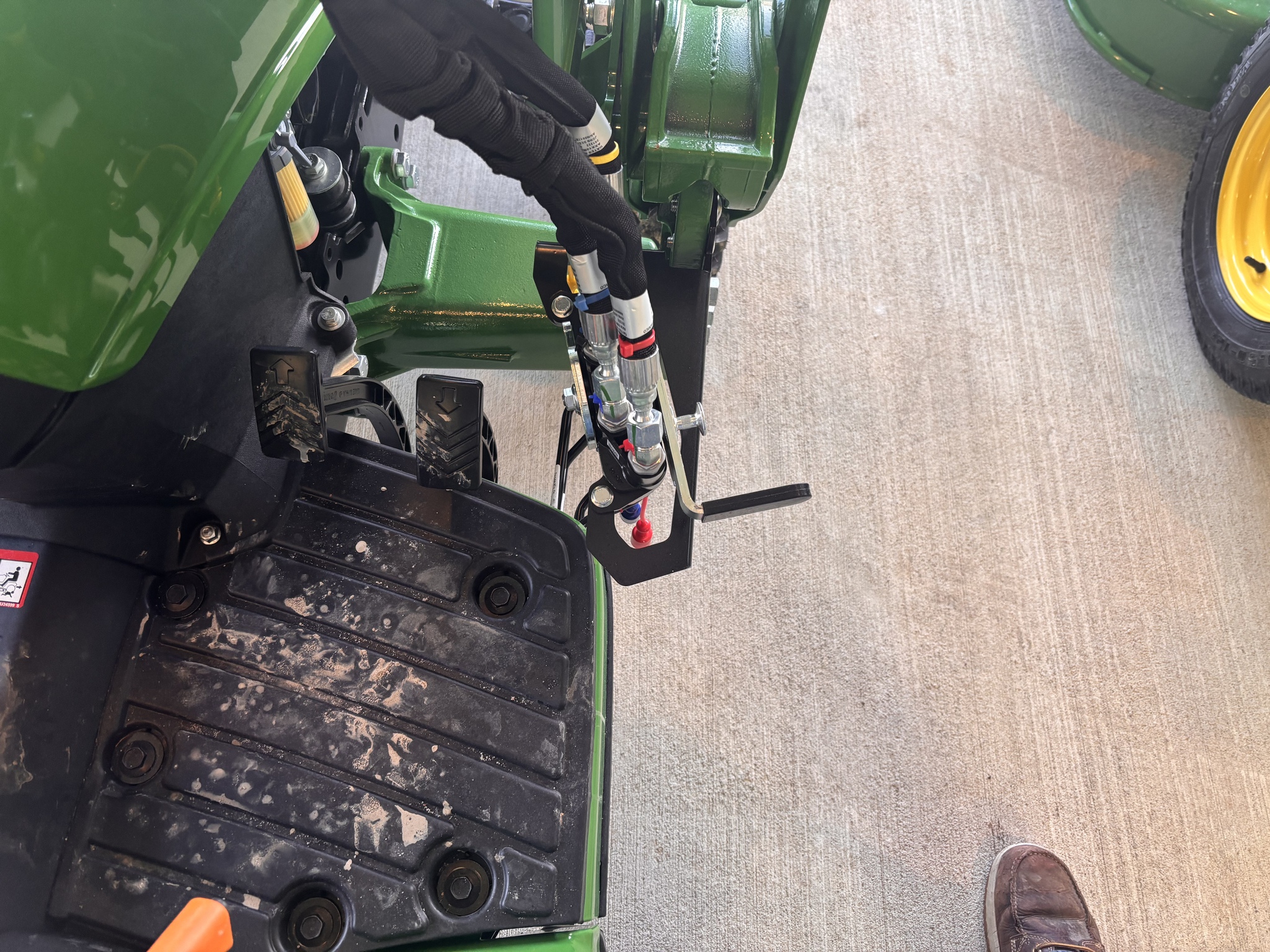 2026 John Deere 1025R Image 3