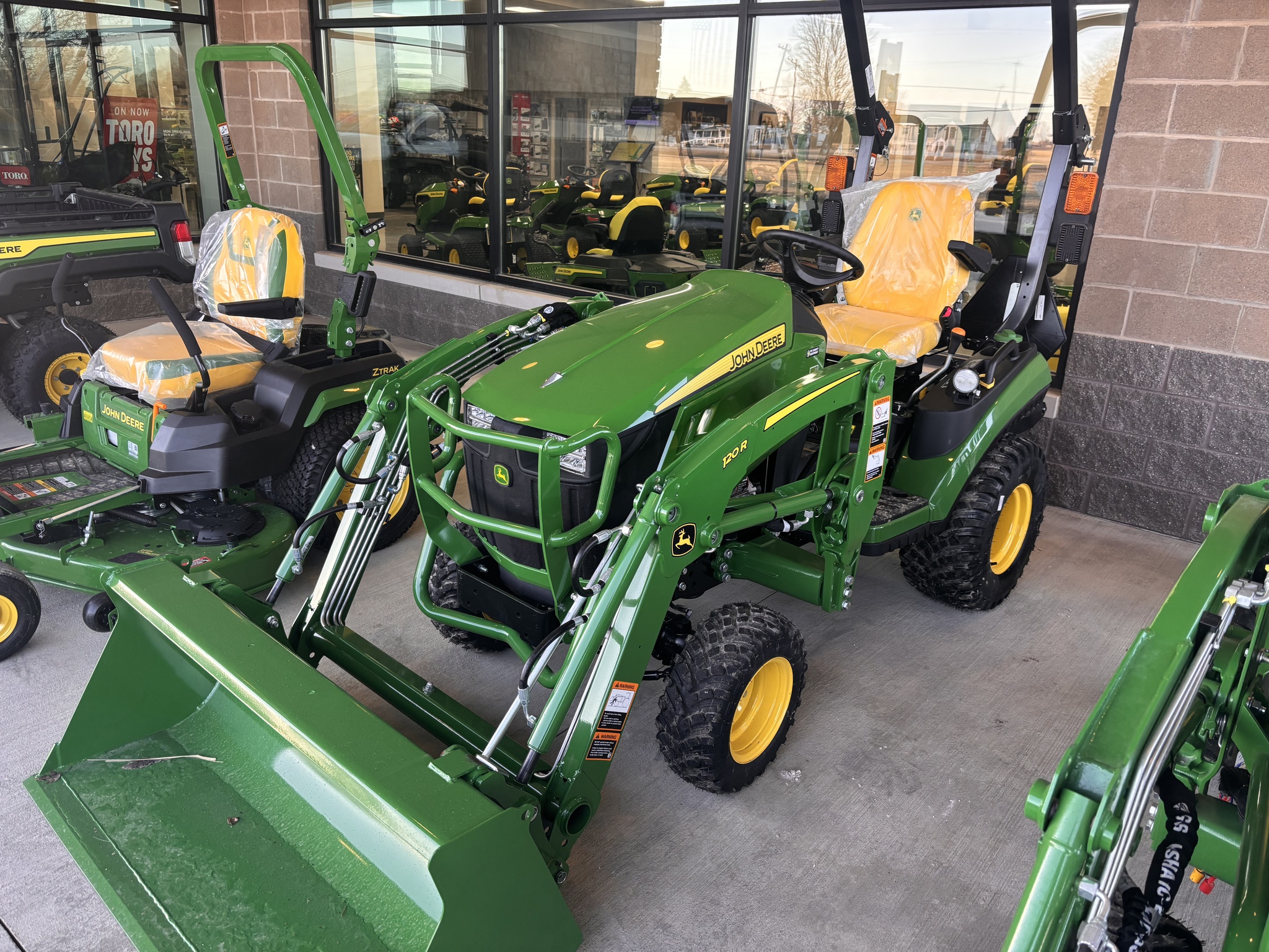2026 John Deere 1025R Image 1