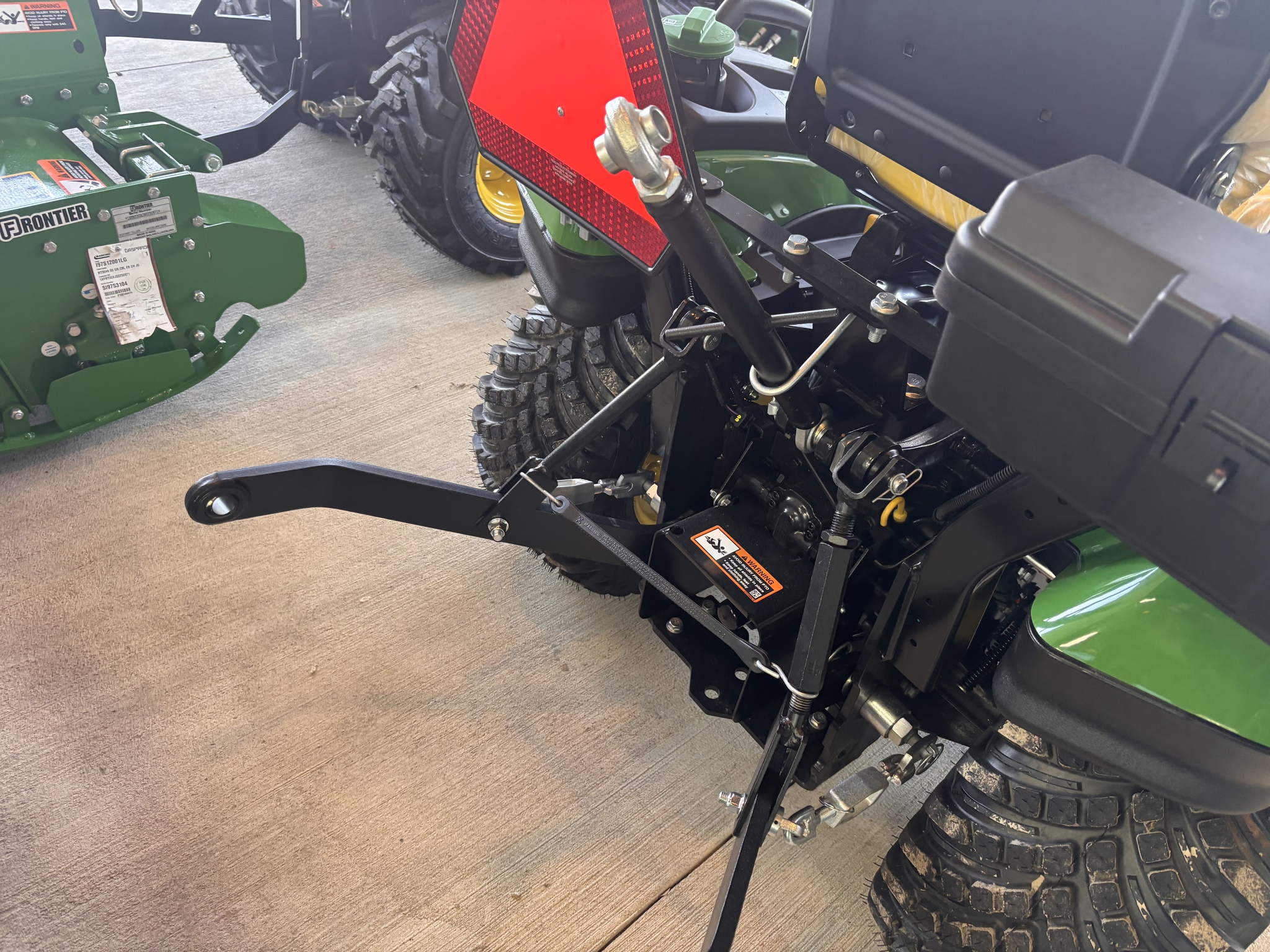 2026 John Deere 1025R Image 6