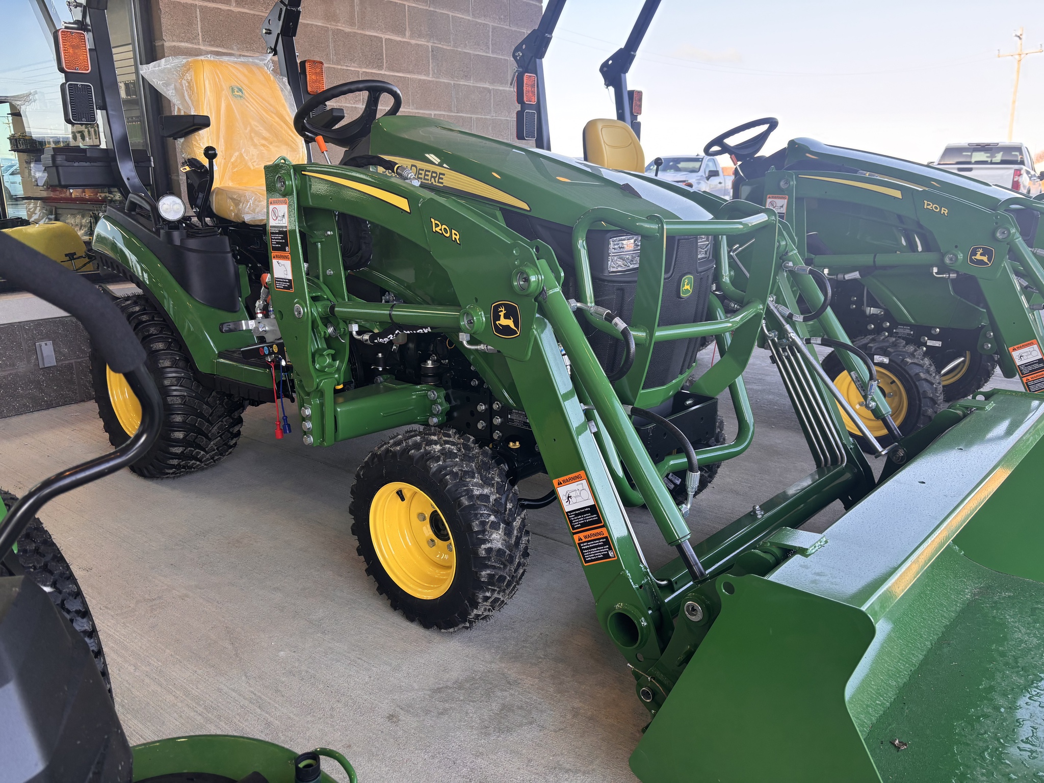 2026 John Deere 1025R Image 8