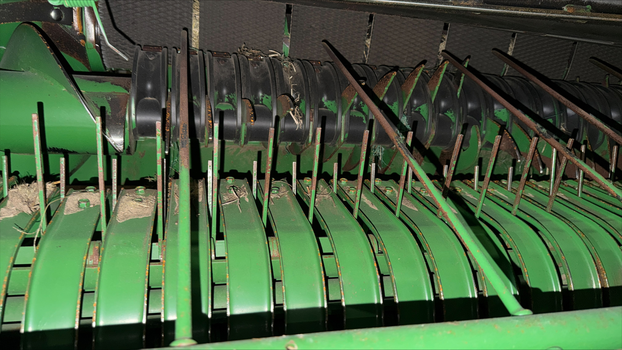 2021 John Deere 560R Image 9