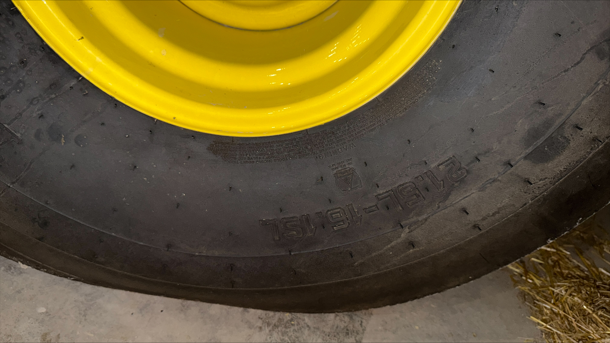 2021 John Deere 560R Image 14