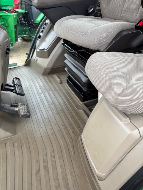 2020 John Deere 8R 250 Image 11