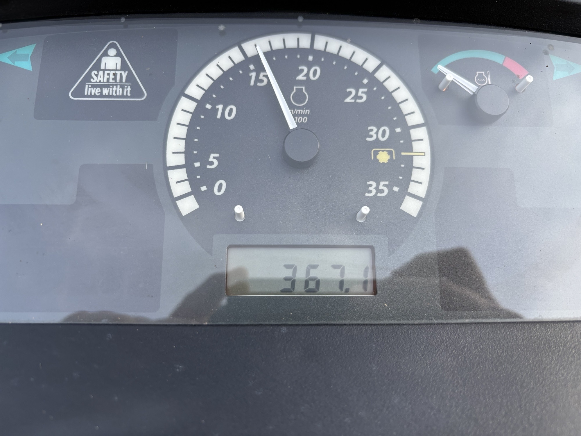 Used 2014 John Deere 1025R Compact Utility Tractors at Koenig Equipment in Lebanon, OH - PhotoXL9