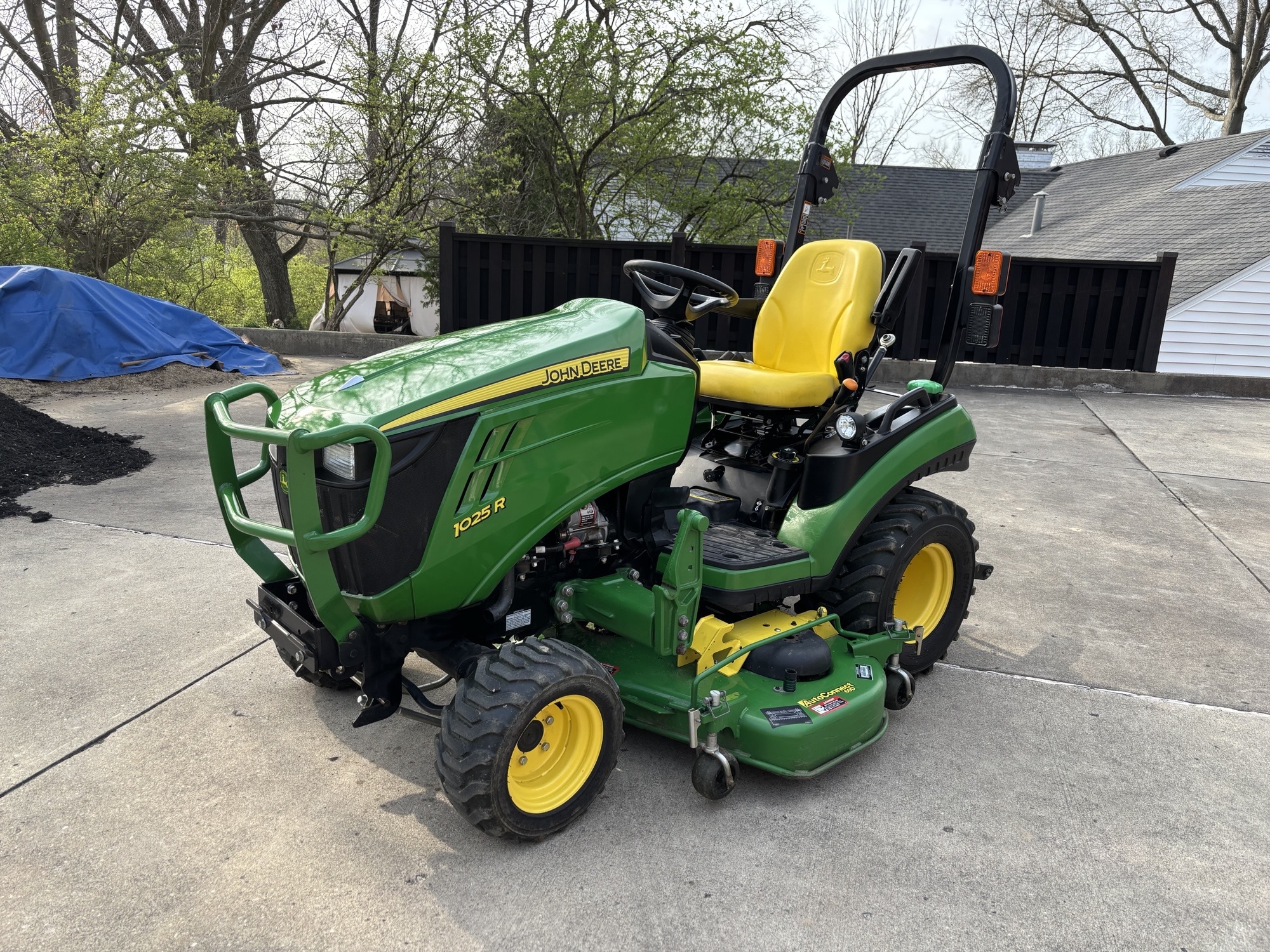 Used 2014 John Deere 1025R Compact Utility Tractors at Koenig Equipment in Lebanon, OH - PhotoXL1
