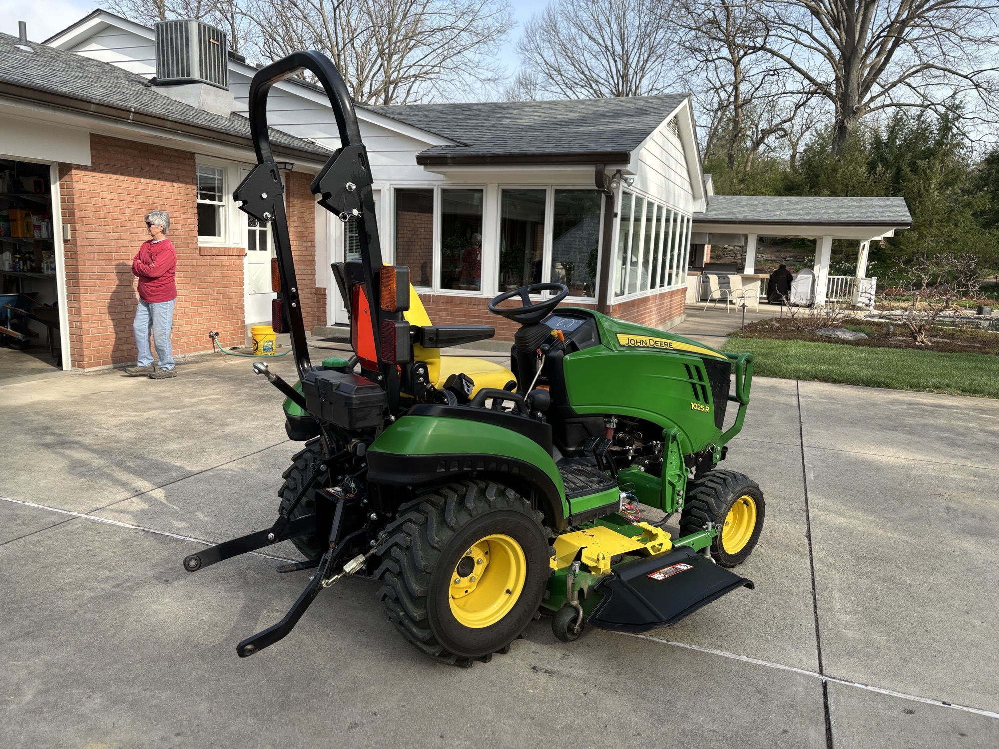 Used 2014 John Deere 1025R Compact Utility Tractors at Koenig Equipment in Lebanon, OH - PhotoXL3