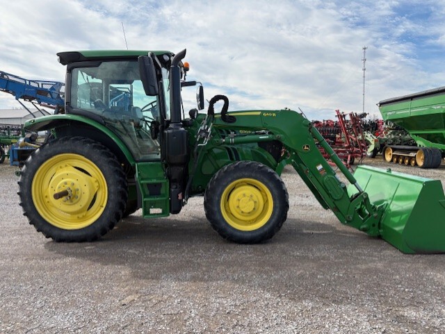 2017 John Deere 6130R Image 1
