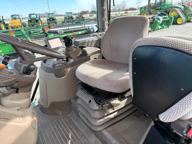 2017 John Deere 6130R Image 6