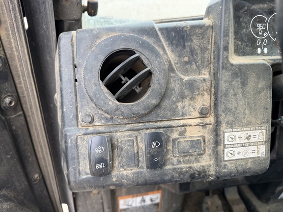 2023 John Deere XUV 835M - Photo22