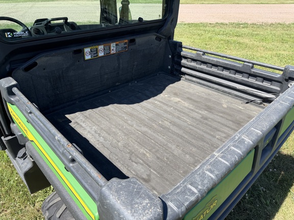 2023 John Deere XUV 835M - Photo15