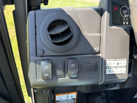 2023 John Deere XUV 835M - Photo21