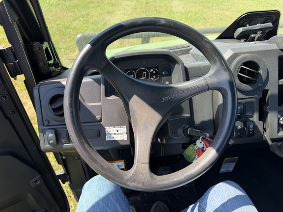 2023 John Deere XUV 835M - Photo22