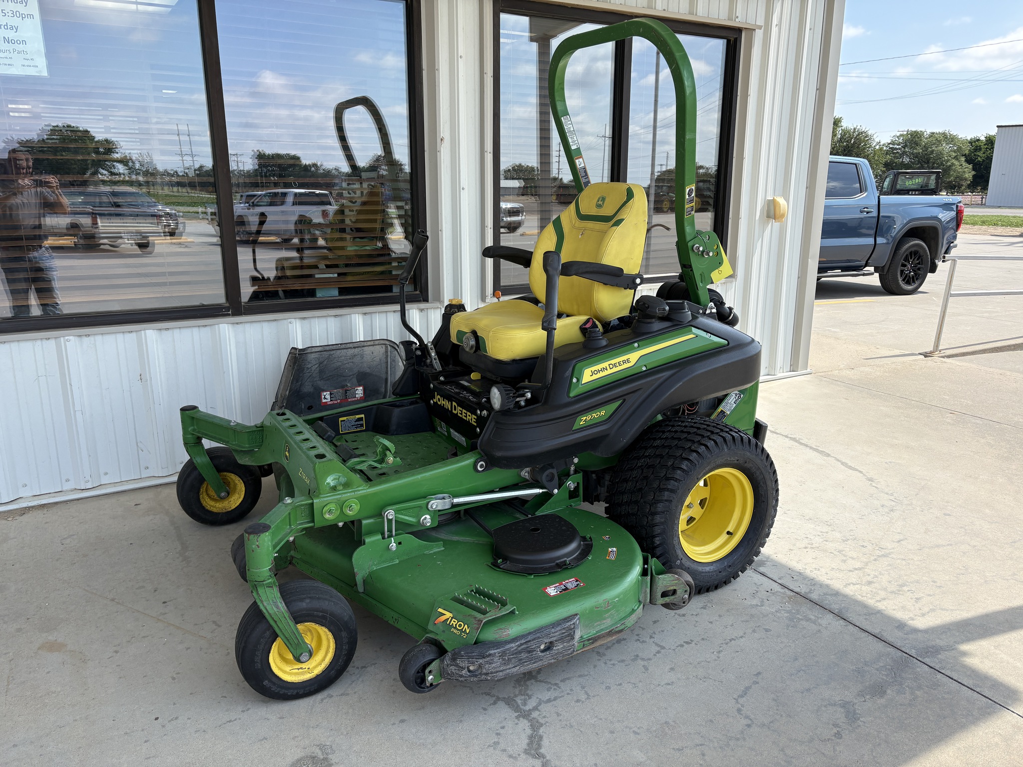 2023 John Deere Z970R Image 1