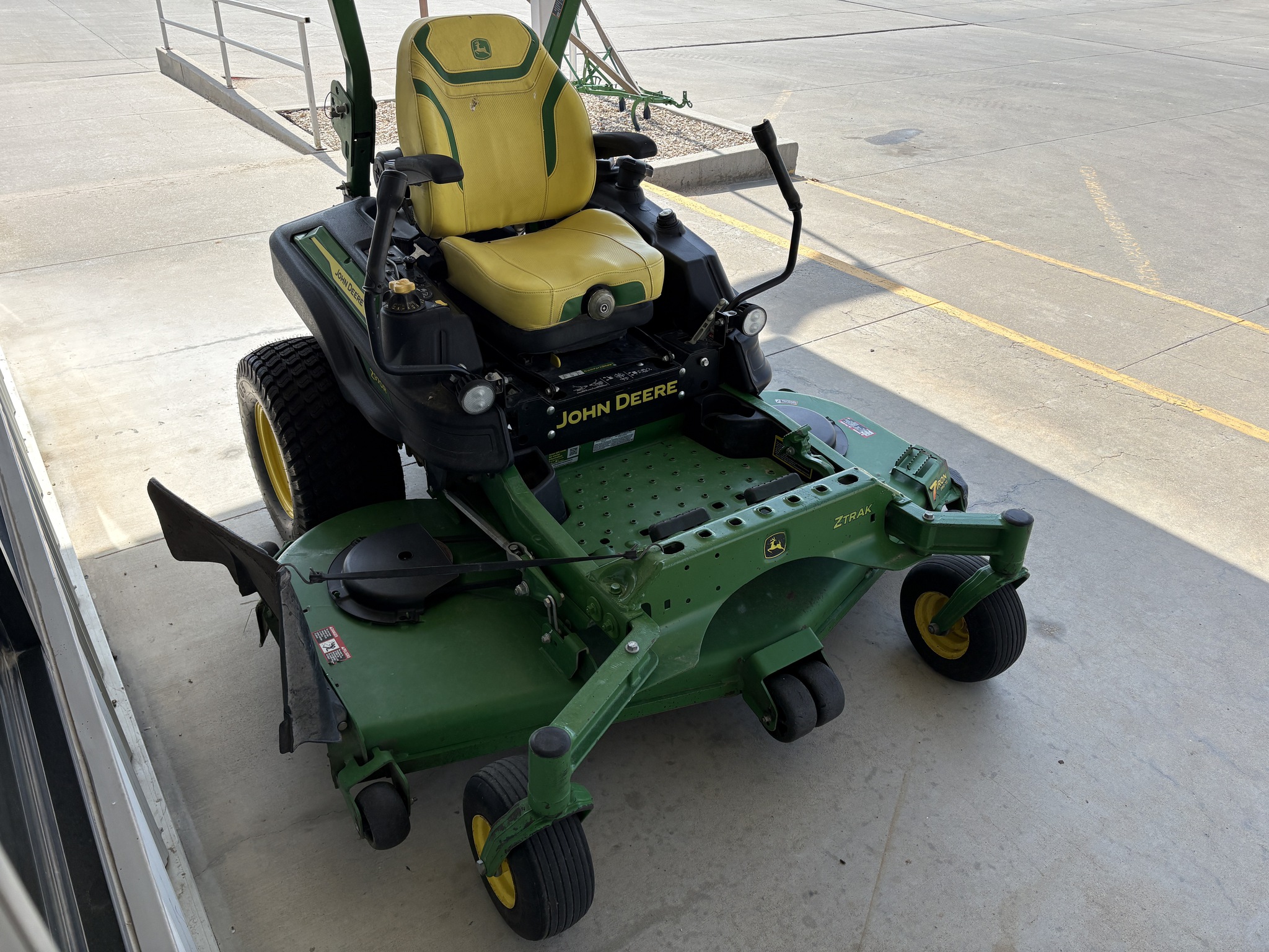 2023 John Deere Z970R Image 4