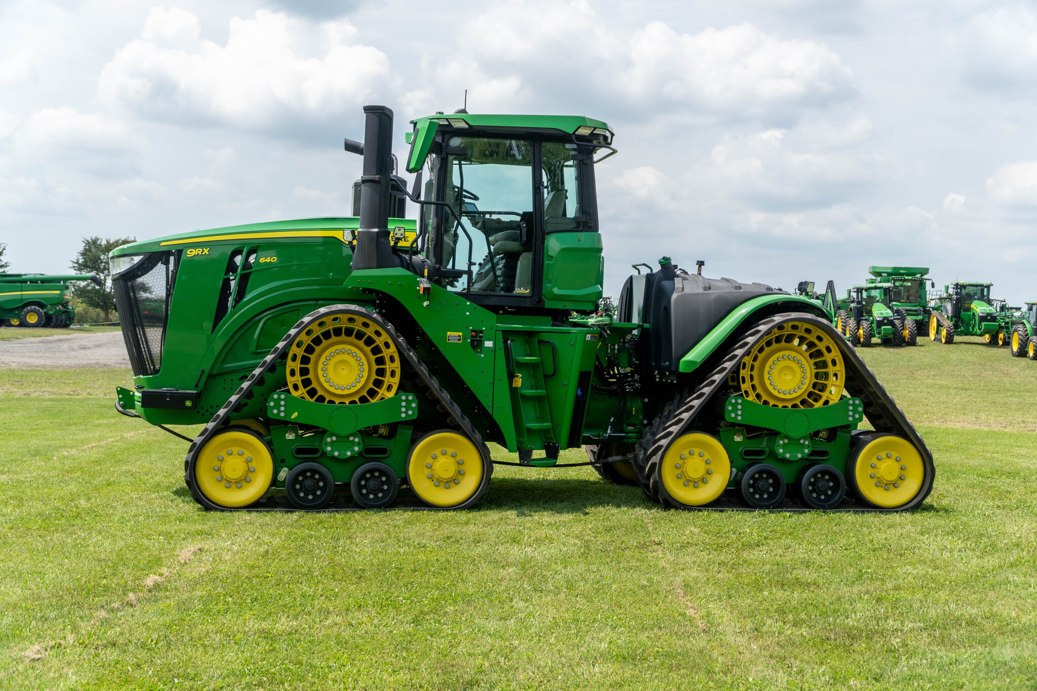 Used 2023 John Deere 9RX 640 Track Tractors at Koenig Equipment in Anna, OH - PhotoXL1