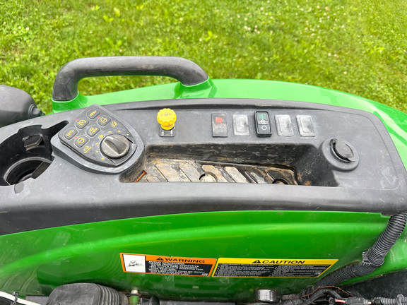 2019 John-Deere 4052R