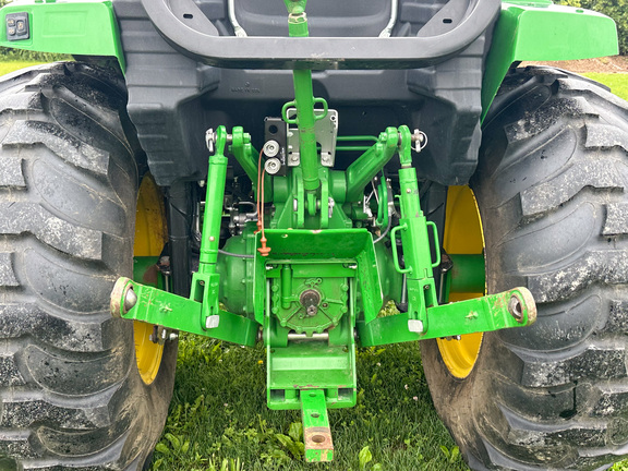 2019 John-Deere 4052R