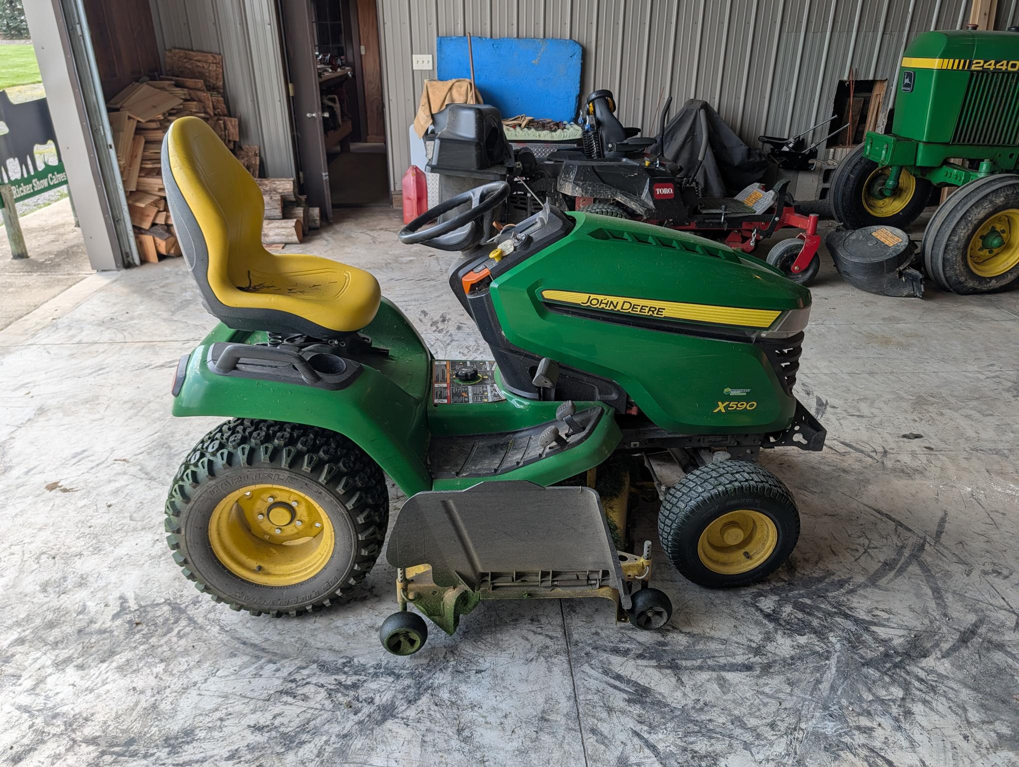 2017 John Deere X590 Image 2