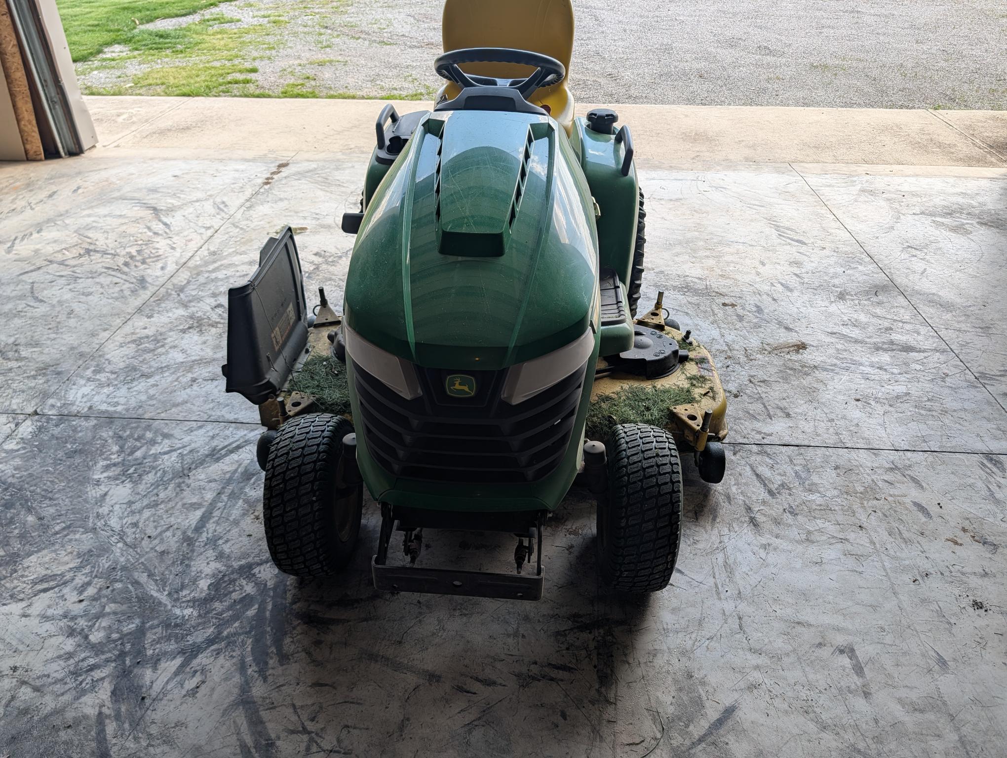 2017 John Deere X590 Image 4