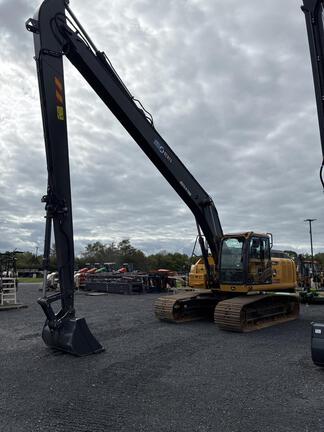 2022 John Deere 210G LC