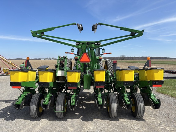 Used 2012 John Deere 1760 Planters: Drawn at Koenig Equipment in Anna, OH - Photo6