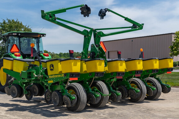 Used 2012 John Deere 1760 Planters: Drawn at Koenig Equipment in Anna, OH - Photo4
