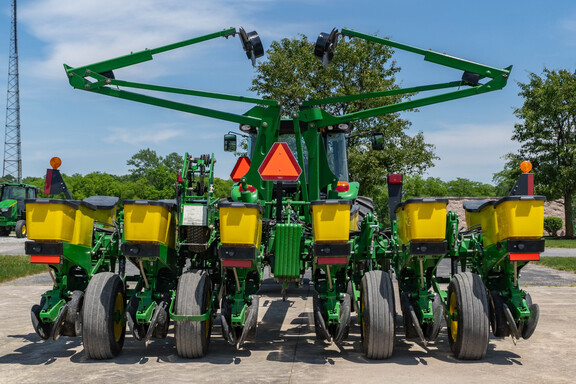 Used 2012 John Deere 1760 Planters: Drawn at Koenig Equipment in Anna, OH - Photo5