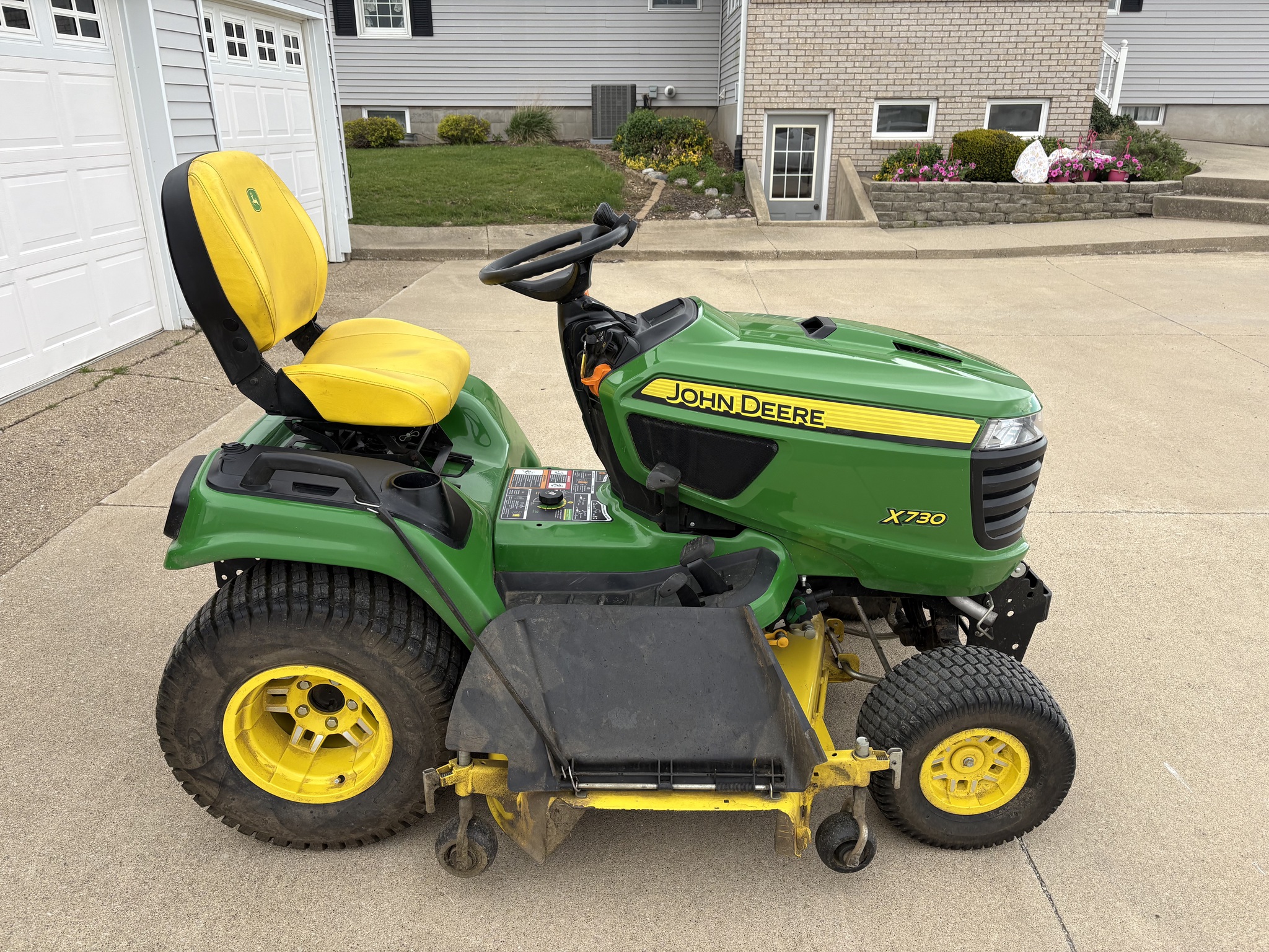  2020 John Deere X730 at Heritage Tractor in Geneseo, IL
