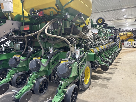 2026 John Deere DB60 - Photo2