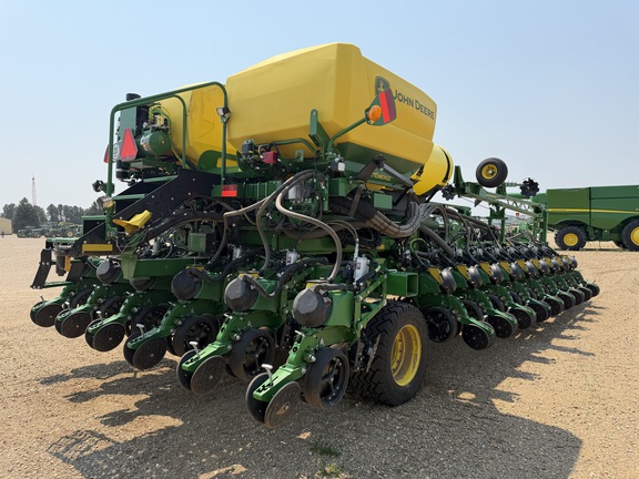 2026 John Deere DB60 - Photo5