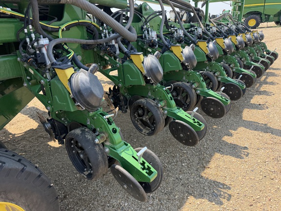 2026 John Deere DB60 - Photo6