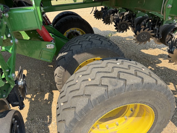 2026 John Deere DB60 - Photo12