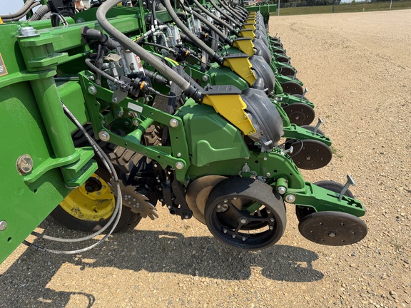 2026 John Deere DB60 - Photo13