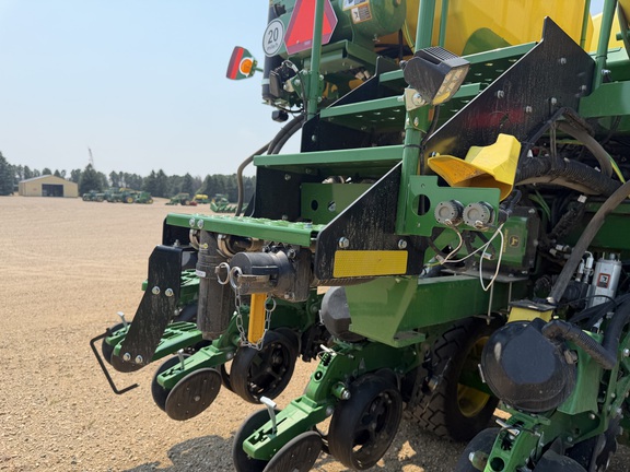 2026 John Deere DB60 - Photo38