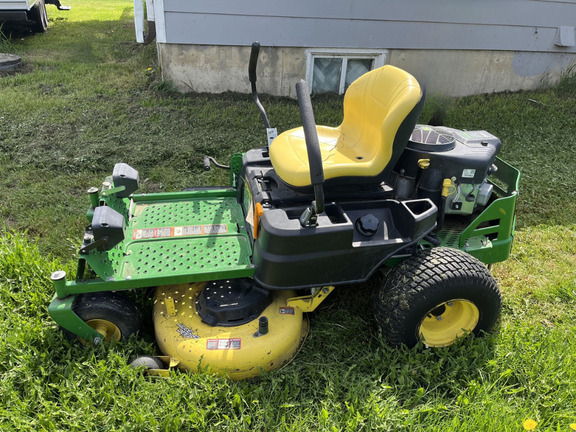 Used 2021 John Deere Z335E Zero Turn Mowers at Horizon Ag & Turf in High Prairie, AB - Photo2