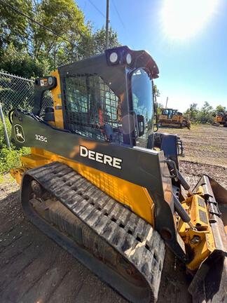 Photo of a 2024 John Deere 325G