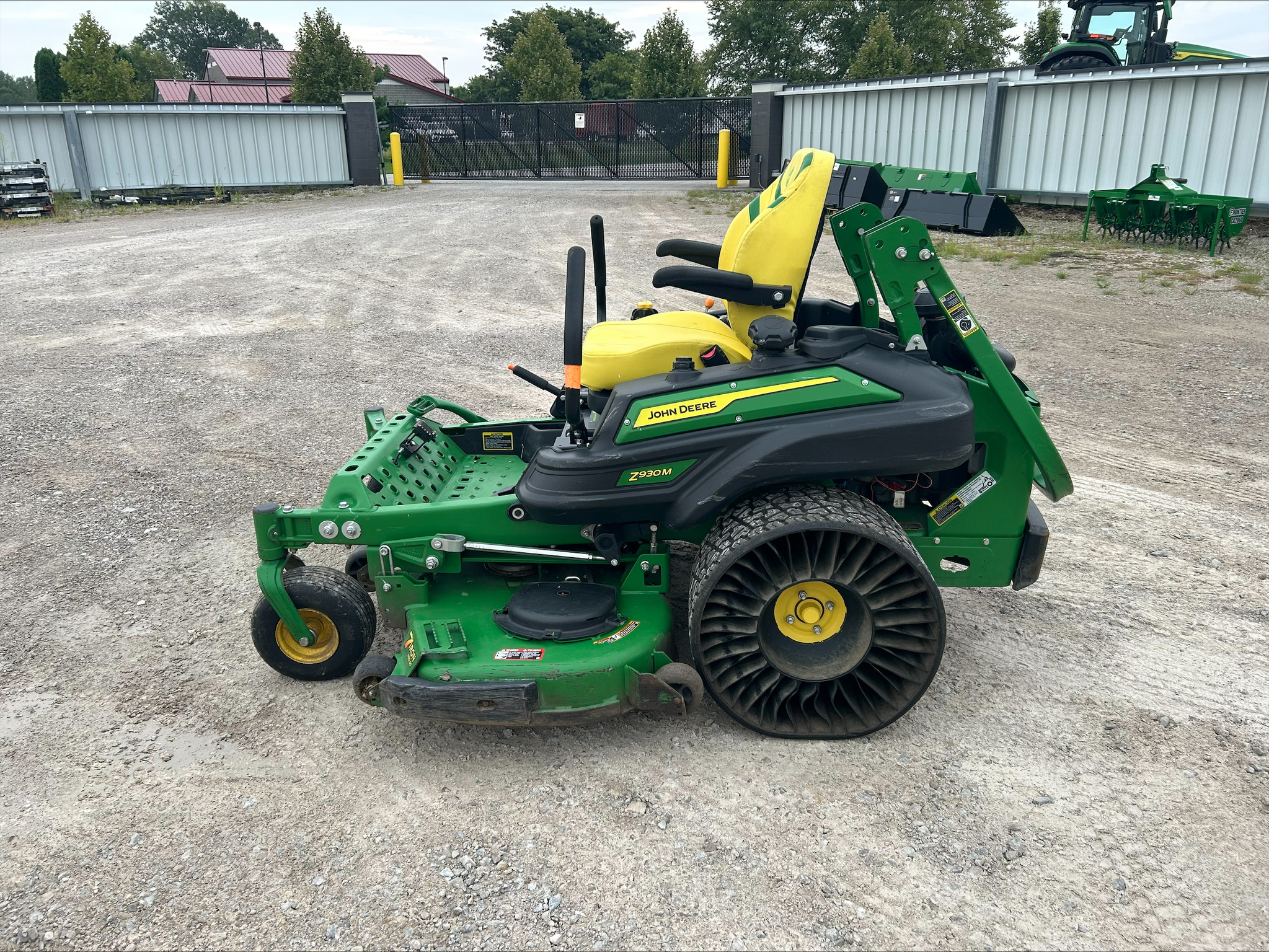 Used 2023 John Deere Z930M Zero Turn Mowers at Koenig Equipment in Franklin, IN - PhotoXL6
