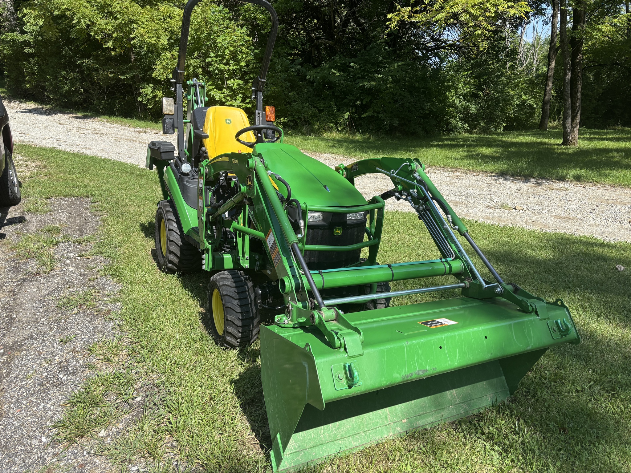 Used 2023 John Deere 1025R Compact Utility Tractors at Koenig Equipment in Knightstown, IN - PhotoXL0